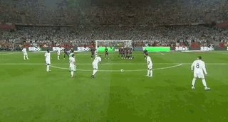 东契奇的神仙球惊呆了看台上的老父亲！